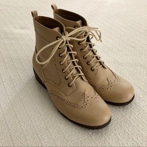 Dollhouse Wing Tip Boots size 9